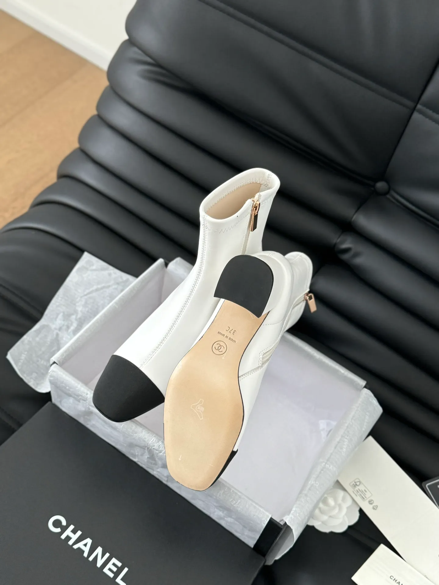 👟👟Ex-factory price 600👟👟 Purchasing-grade Chanel classic new elastic boots series! The leather texture is super good, and the upper is delicate ~ Calfskin upper, sheepskin lining, original outsole! Size:35-39 Other sizes are determined